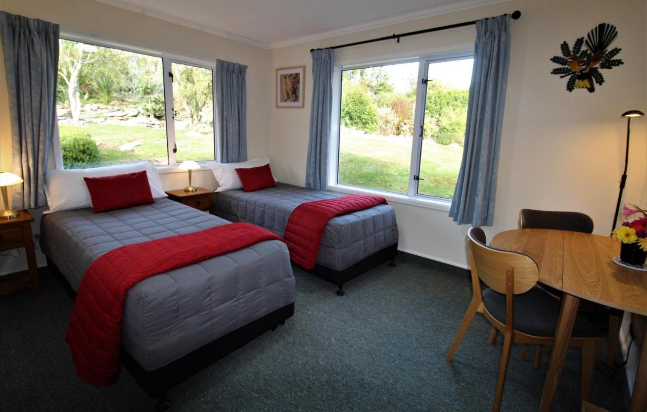 Labyrinth Gardens Guest House ทาคาคา ภายนอก รูปภาพ
