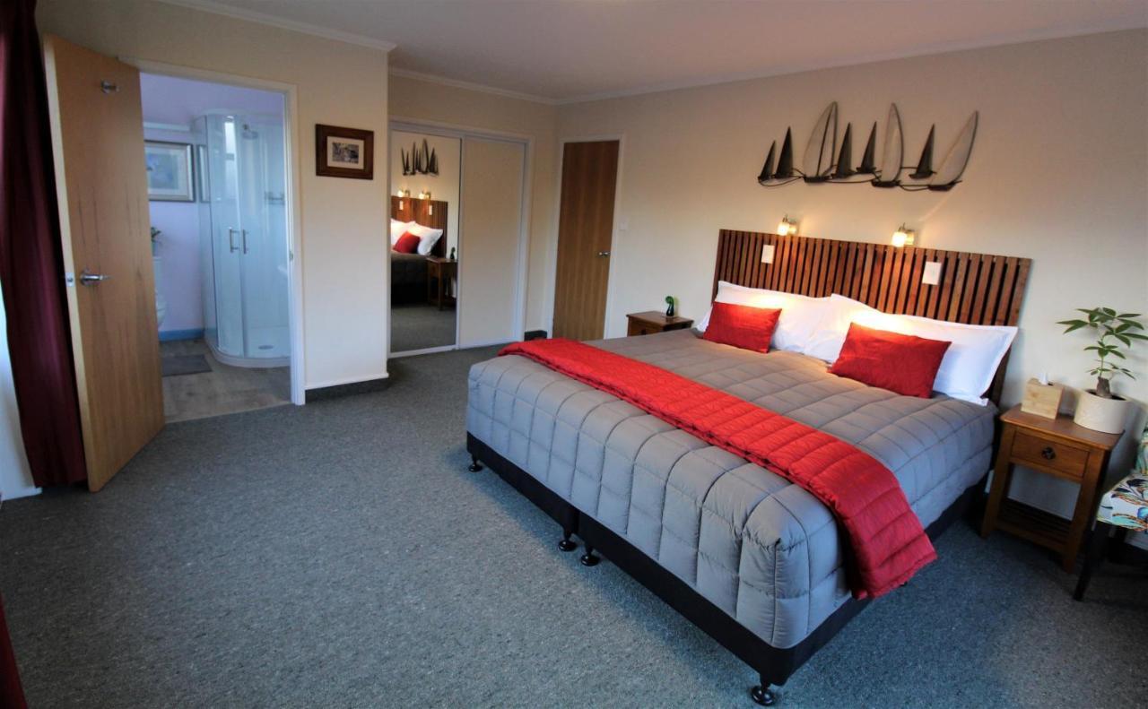 Labyrinth Gardens Guest House ทาคาคา ภายนอก รูปภาพ