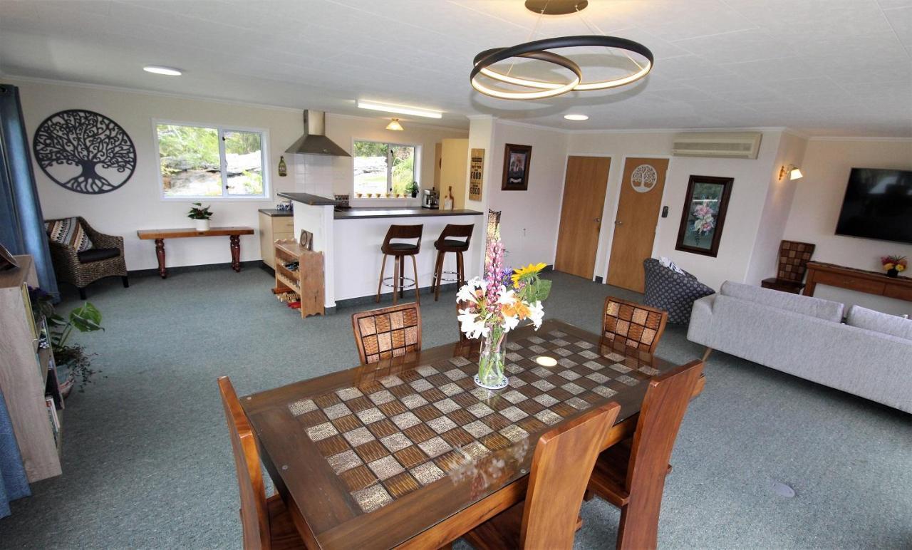 Labyrinth Gardens Guest House ทาคาคา ภายนอก รูปภาพ