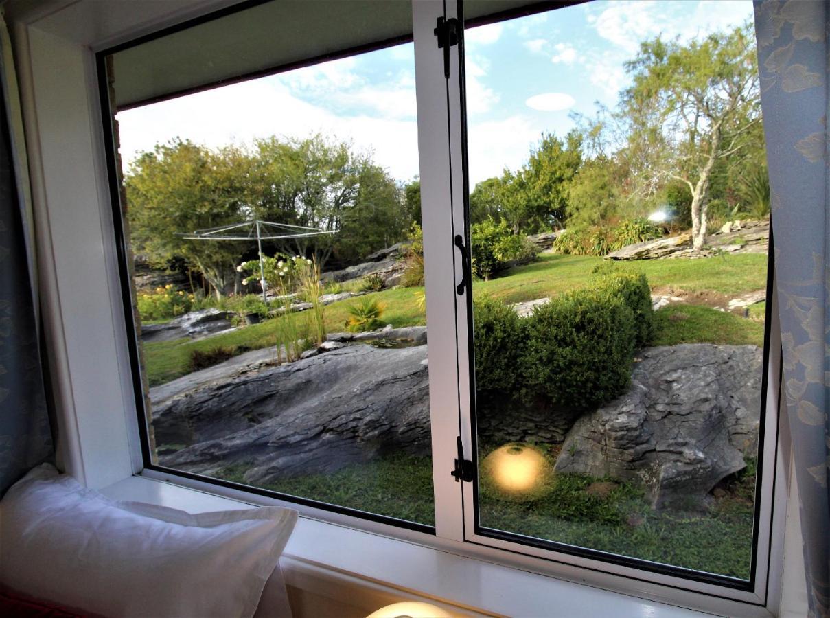 Labyrinth Gardens Guest House ทาคาคา ภายนอก รูปภาพ