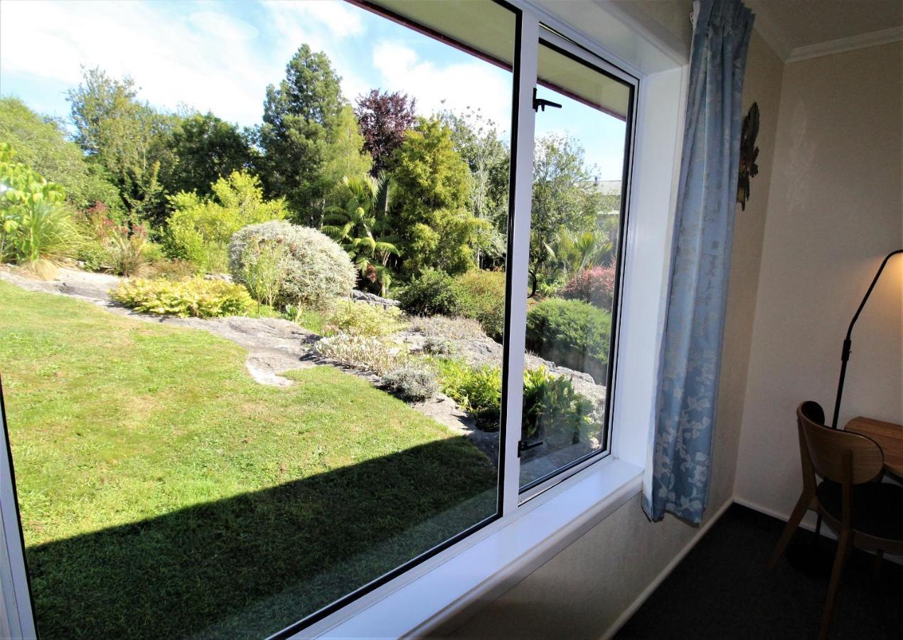 Labyrinth Gardens Guest House ทาคาคา ภายนอก รูปภาพ