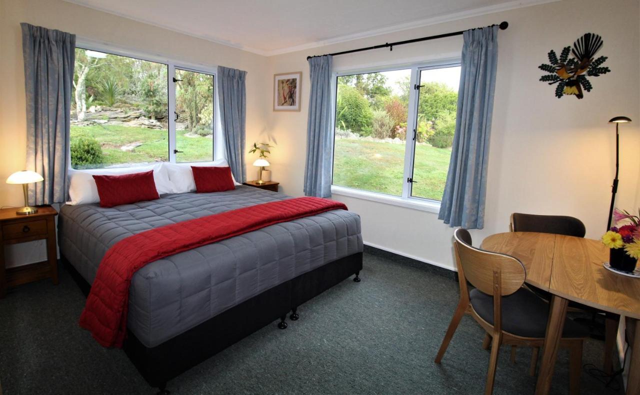 Labyrinth Gardens Guest House ทาคาคา ภายนอก รูปภาพ